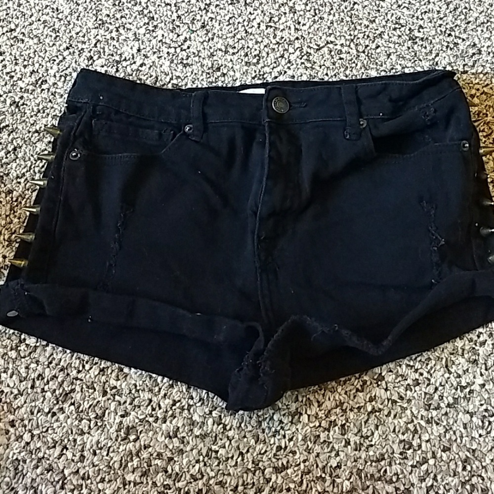 Denim high waisted shorts with spikes